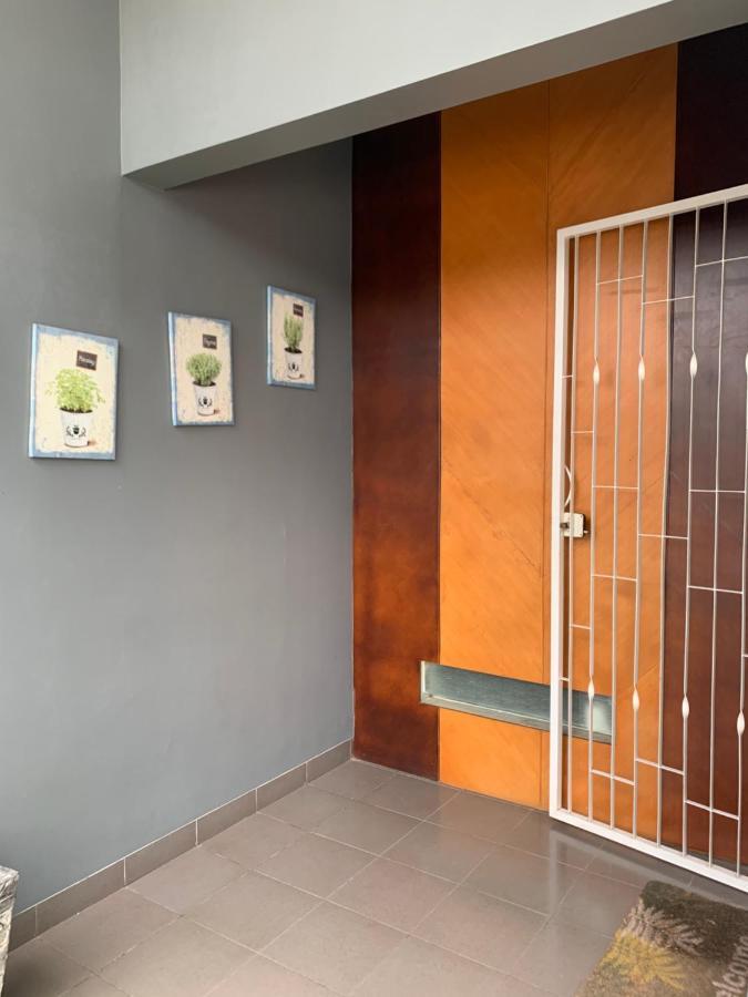 Platinum Setramurni Guest House Bandung 3Br Exteriör bild