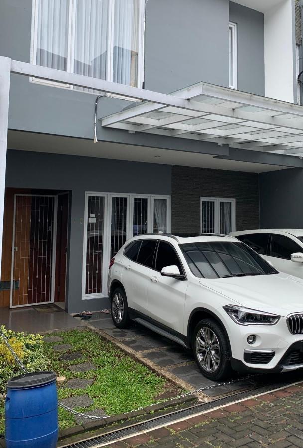 Platinum Setramurni Guest House Bandung 3Br Exteriör bild