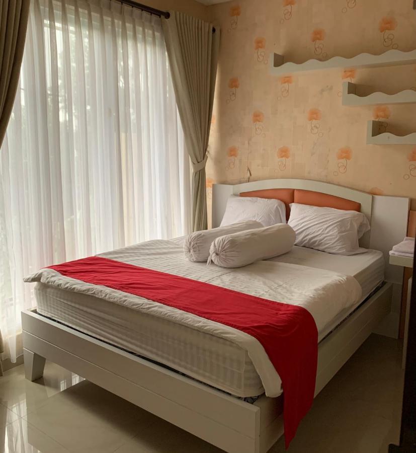 Platinum Setramurni Guest House Bandung 3Br Exteriör bild
